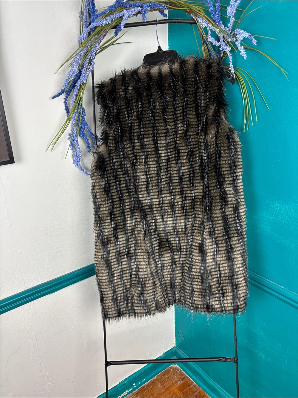 Chico's Black and Brown Faux Fur Sleeveless Vest - Picture 4 of 6